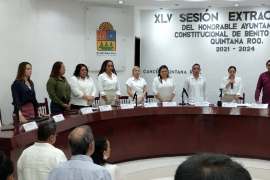 Rinden protesta tres suplentes como regidores en Cancún